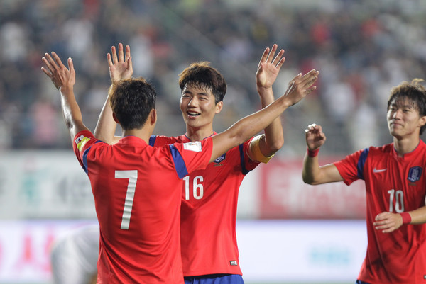 Ki+Sung+Yueng+Son+Heung+Min+South+Korea+v+EyghKwaKu8kl